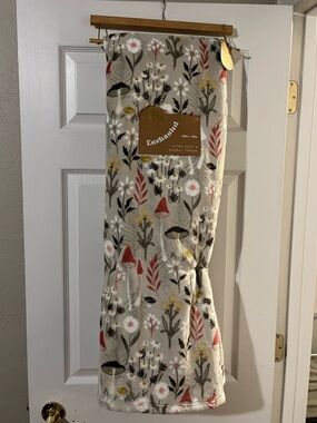 Oversized Ultra Soft Plush Floral & Mushroom Throw Blanket - Neutral Colors